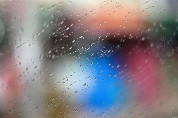模糊的雨水玻璃海报背景jpg设计背景_88icon https://88icon.com 模糊 海报 玻璃 背景 雨水