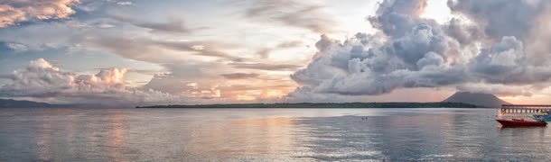 乌云海水船舶天空背景