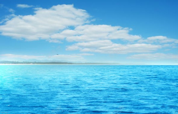一望无际的海边跟天空背景