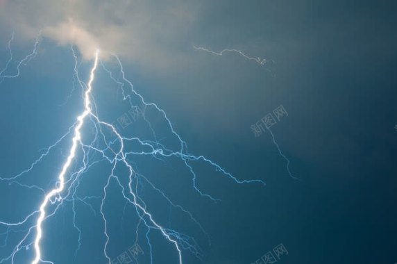 雷电天气背景