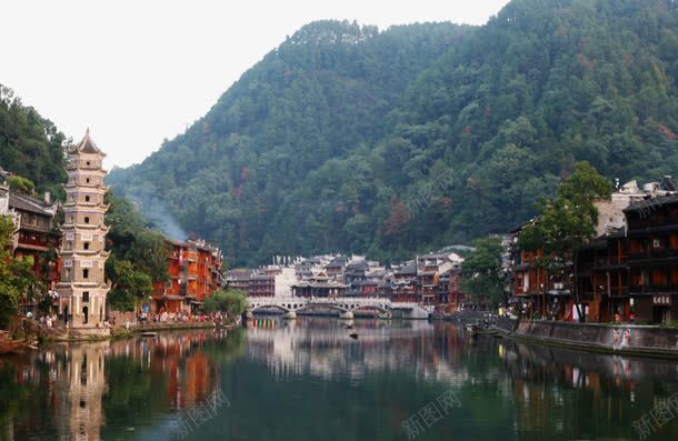 美丽小河流水png免抠素材_88icon https://88icon.com 名胜古迹 故乡 旅拍 旅游风景 江景 美景 著名建筑 风景