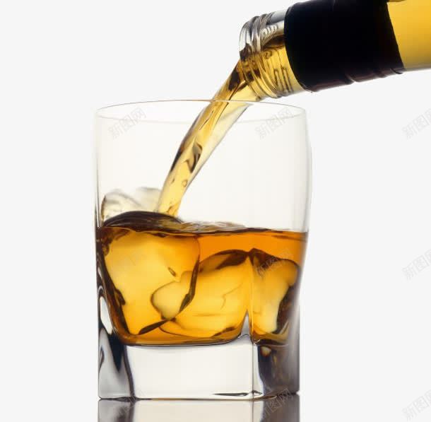 倒威士忌酒png免抠素材_88icon https://88icon.com 倒酒 冰块 威士忌 玻璃杯 酒杯 酒水