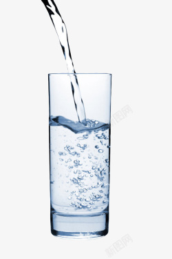 空气中的水泡透明解渴倒入玻璃杯中的一瓶饮料高清图片