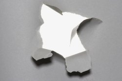 破纸而出的狗狗灰色破洞纸高清图片
