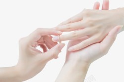 戴戒指的手求婚戴戒指高清图片