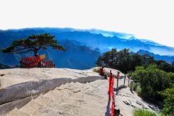 巍峨的华山山顶美丽风光素材