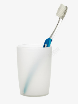 白色塑料杯子里的蓝色牙刷实物素材