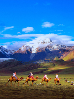 印象新疆蓝天白云唯美新疆旅游海报背景高清图片