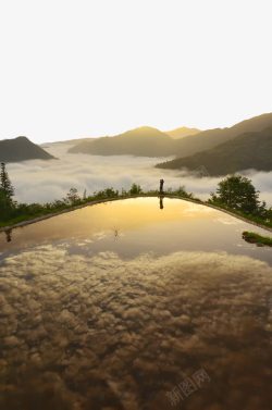 大雾天气加榜梯田峡谷风景高清图片