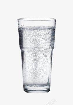 口感透明广口杯里的苏打气泡水实物高清图片
