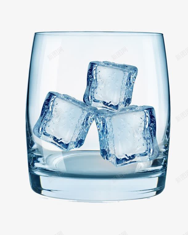 一杯子冰块png免抠素材_88icon https://88icon.com 一杯子冰块 冰块 夏天 大玻璃杯 实物 易碎玻璃杯 正方形冰块 水晶 玻璃杯 蓝色 酒杯