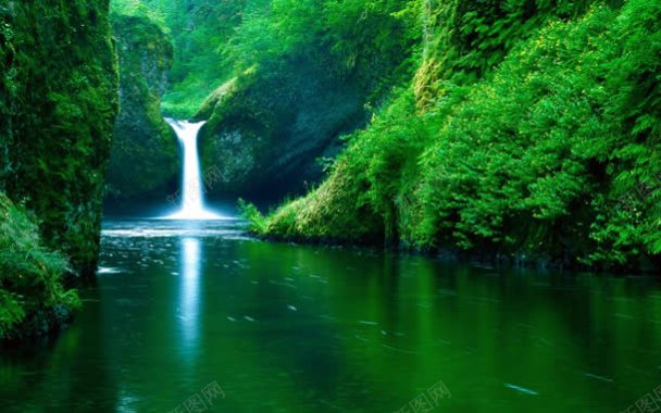 山间的流水青山绿水背景