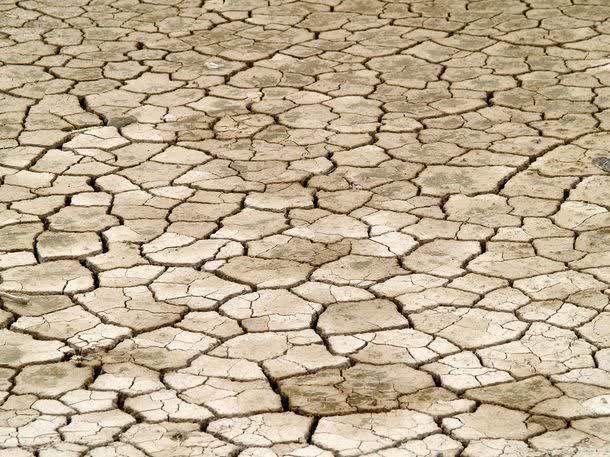 干枯的土地jpg设计背景_88icon https://88icon.com 其它类别 图片素材 干旱 干枯的土地 干枯的土地图片 干枯的土地图片素材下载 旱灾 背景花边 裂缝 龟裂的土地