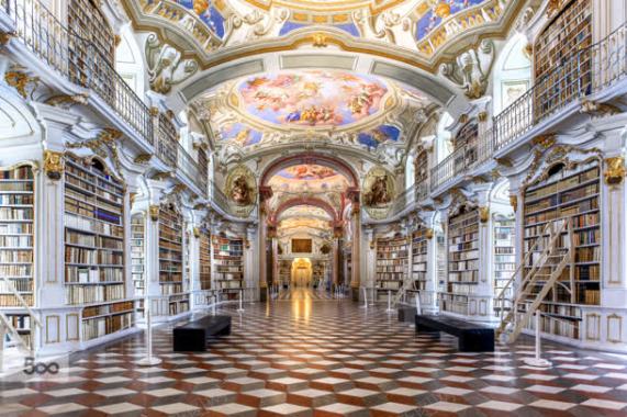 欧洲华丽的图书馆背景