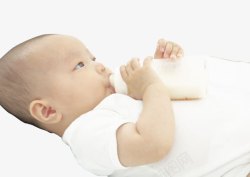 宝宝躺着白衣小宝宝在喝牛奶高清图片