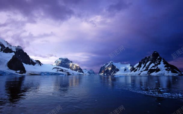 冰川海水天空背景