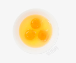 碗里打好的新鲜鸡蛋素材