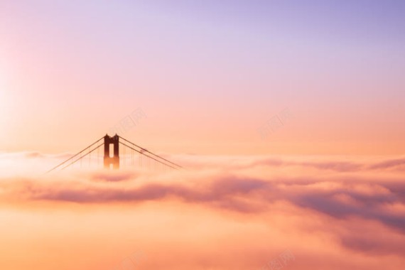 橙色云雾中的大桥海报背景背景