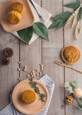 中秋传统美食月饼摆拍木板背景背景
