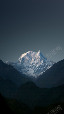 大气深灰色山区风景H5背景摄影图片