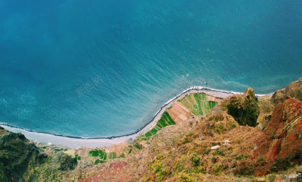 纯净海洋绿色草地背景