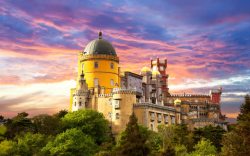 蓝紫色城堡蓝紫色天空欧洲城堡高清图片