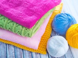 毛纺织品面料背景彩色毛衣与毛线高清图片