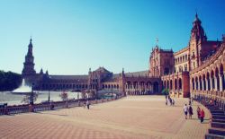 现代风格的标识欧洲风格的现代城市高清图片