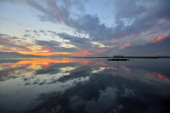 唯美湖泊海洋的黄昏背景