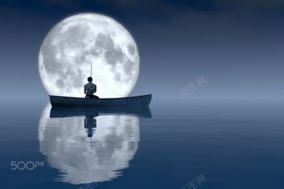 湖面船只月亮渔人背景