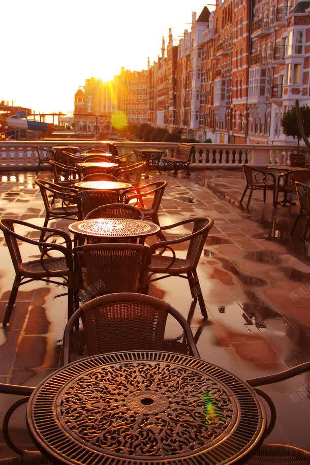 阳光下的桌椅jpg设计背景_88icon https://88icon.com 休闲 其它类别 咖啡馆室外桌椅 图片素材 桌子 椅子 背景花边 金色 阳光 阳光下的桌椅图片 阳光下的桌椅图片素材下载 阳光照片
