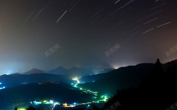 夜空流星划过城市里的灯光jpg设计背景_88icon https://88icon.com 城市 夜空 流星 灯光