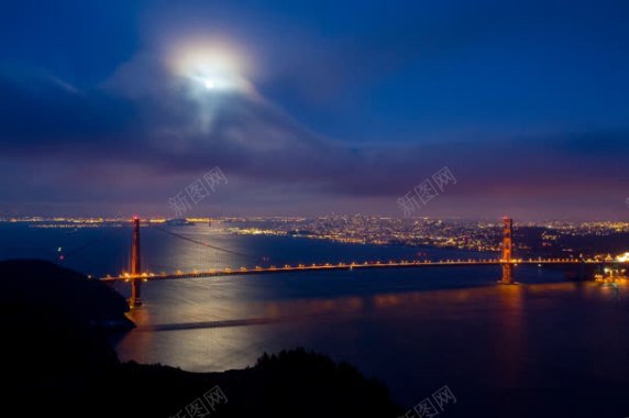 蓝色夜景月亮海面跨海大桥摄影摄影图片
