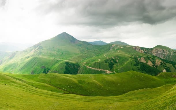 白云下的一片绿山峰jpg设计背景_88icon https://88icon.com 山峰 白云