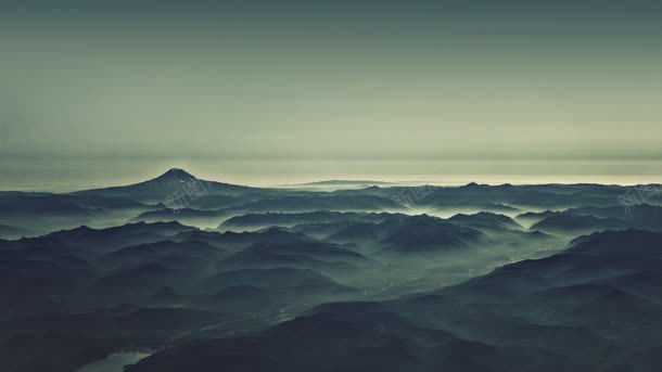 大山环境渲染烟雾天空创意摄影摄影图片