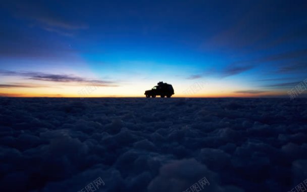 蓝色云层夕阳天空背景