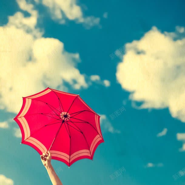 天空下的雨伞jpg设计背景_88icon https://88icon.com 其它类别 图片素材 复古 天空 天空下的雨伞图片 天空下的雨伞图片素材下载 背景 背景花边 蓝天 雨伞