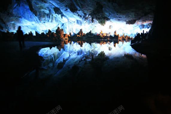 蓝色水面洞窟光线背景
