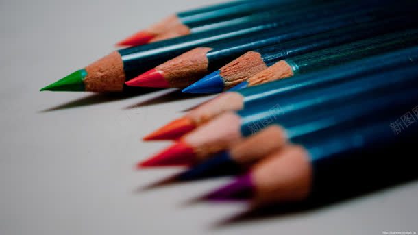 各种颜色的彩铅笔背景