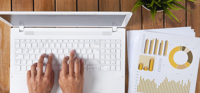 笔记本电脑与报表职场jpg设计背景_88icon https://88icon.com 商务 工作 手巧键盘 报表 海报banner 电脑 科幻 科技 笔记本 职场 键盘