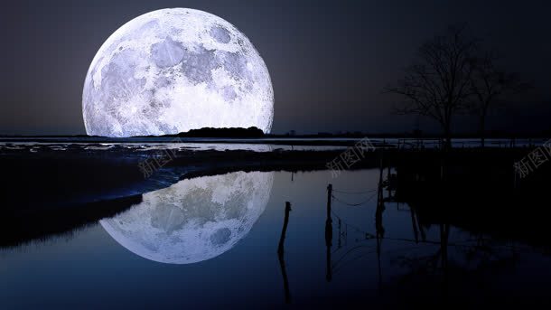 傍晚月亮浮出海面海报背景背景