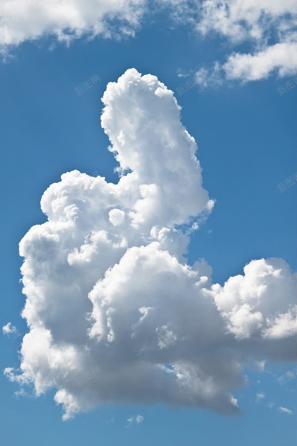 蓝天白云朵朵天空图jpg设计背景_88icon https://88icon.com 天空 朵朵 白云 蓝天