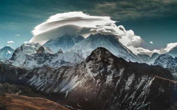 喜马拉雅山的天空背景