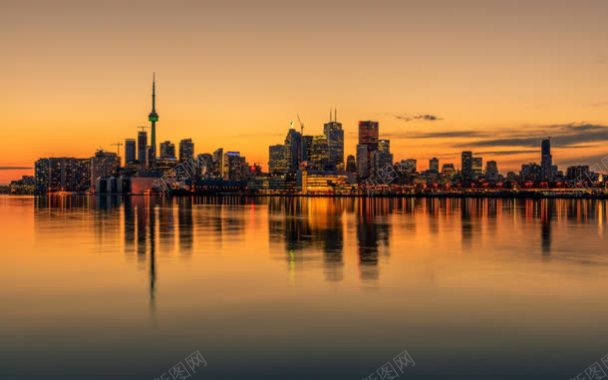 黄色天空城市大海背景