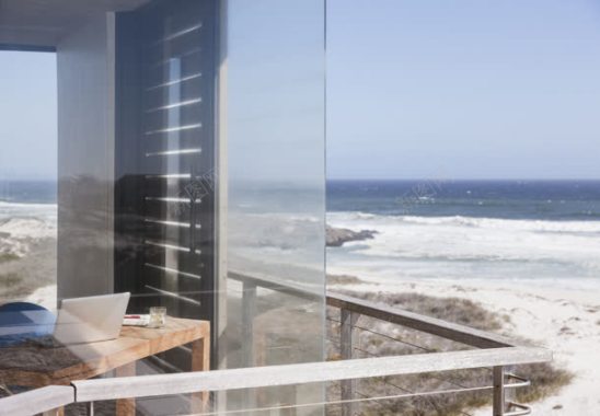 现代别墅海洋惬意背景