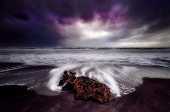 紫色云彩大海壁纸背景