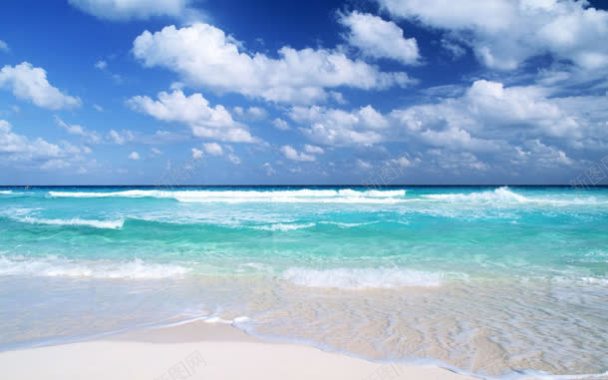 蓝天白云海水沙滩背景