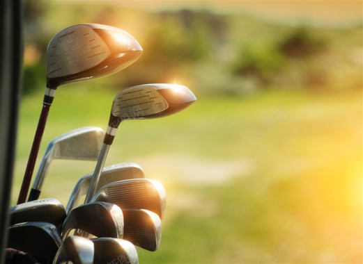 阳光下的高尔夫球杆球场海报背景背景