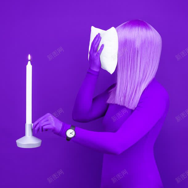 紫色背景前的美女蜡烛jpg设计背景_88icon https://88icon.com 紫色 美女 背景 蜡烛
