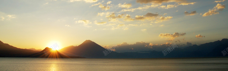 朝阳背景jpg_88icon https://88icon.com 云朵 天空 太阳 山峰 摄影 日出 朝阳 海报banner 风景